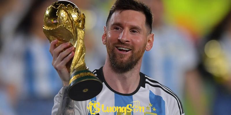 Lionel Messi là cái tên đang xếp thứ 2 trong top 5 cầu thủ ghi bàn nhiều nhất thế giới